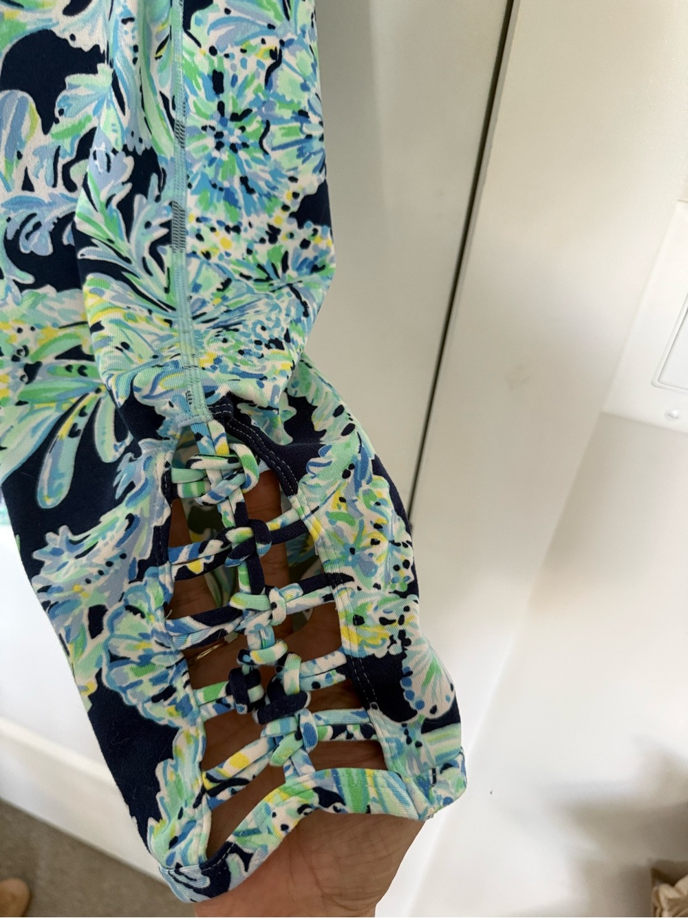 Lilly Pulitzer Lux 21" Weekender High Rise Crop Leggings Scuba Doo lattice XL - Picture 2 of 7